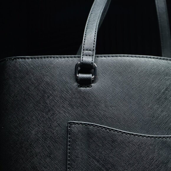 Guess Artemis Carryall Tote Bag – Black –Like new – excellent condition - Picture 6 of 7